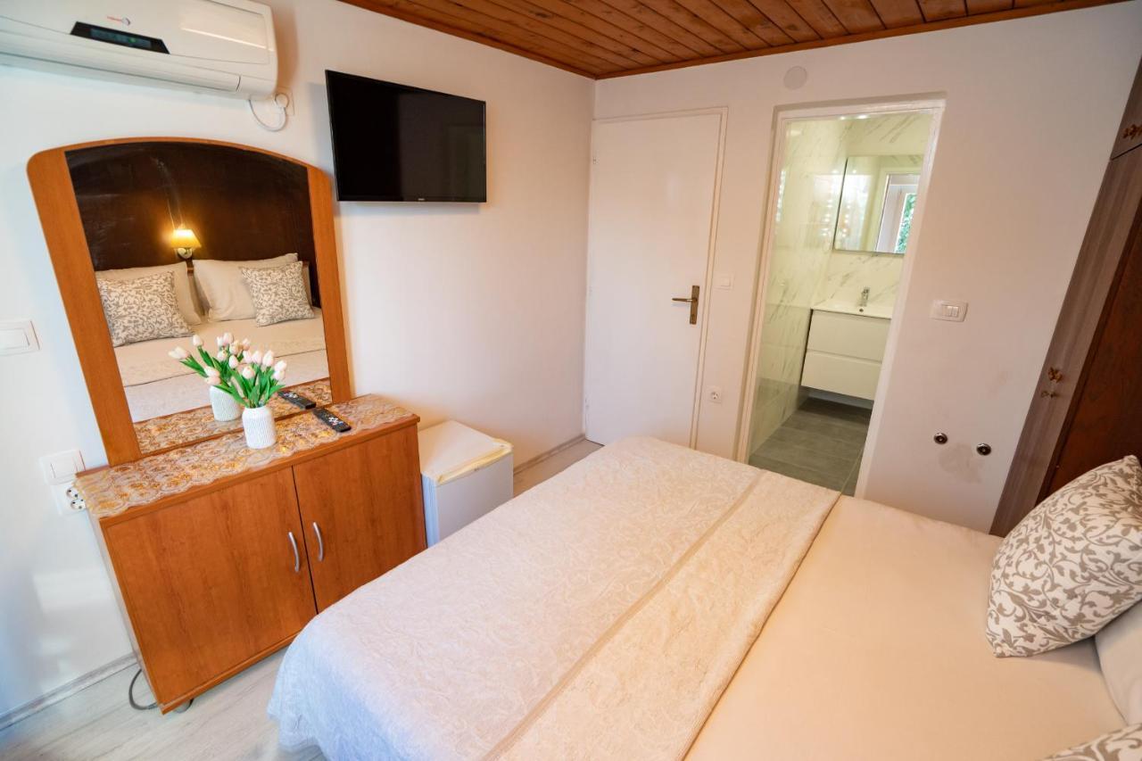 Rooms Magnolia With Pool Novalja Buitenkant foto