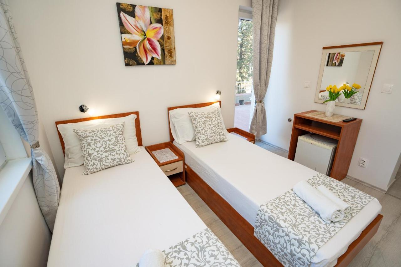 Rooms Magnolia With Pool Novalja Buitenkant foto