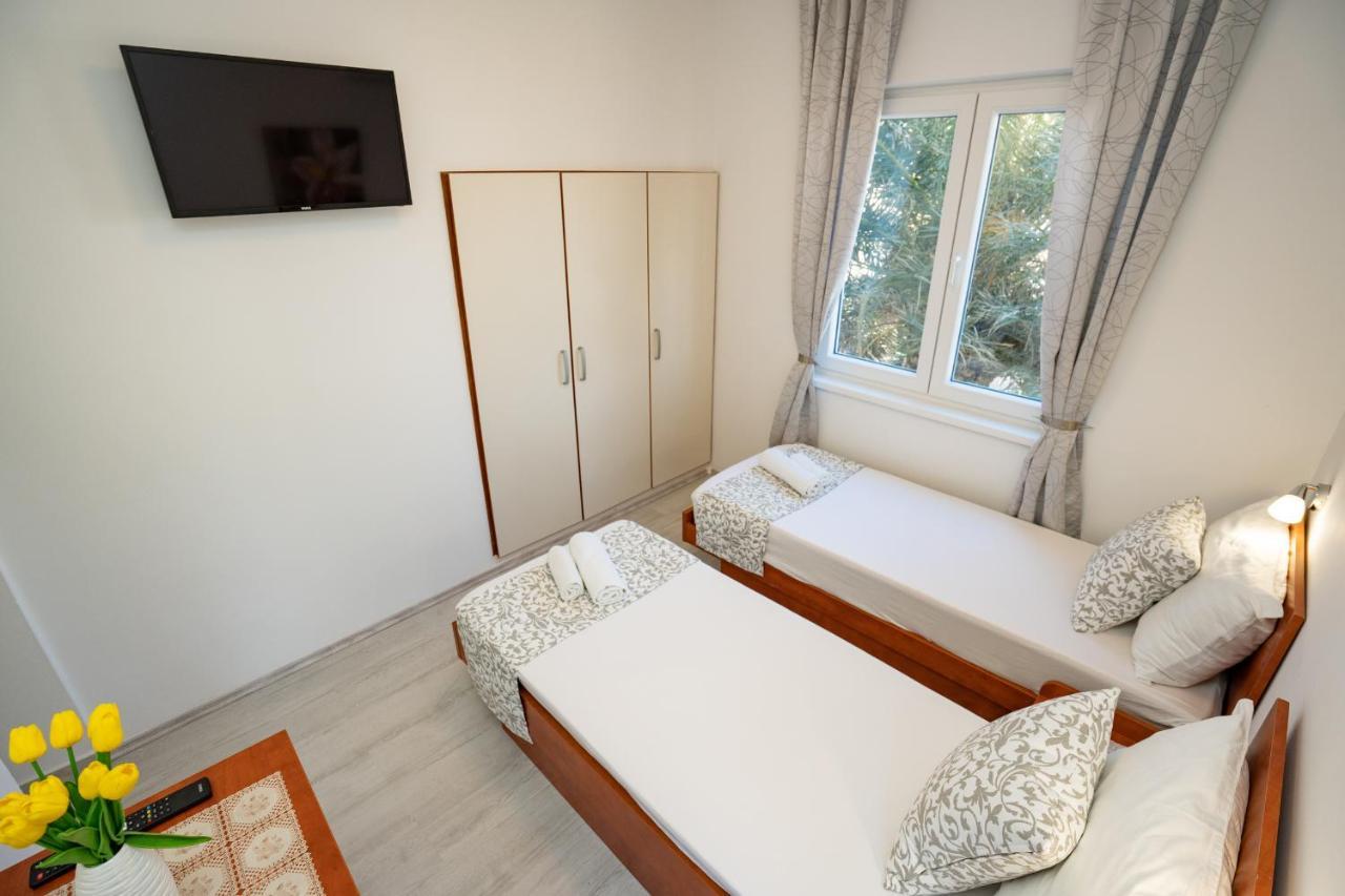 Rooms Magnolia With Pool Novalja Buitenkant foto